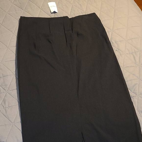 Nigh Rue21 black pencil skirt with zipper in front - Picture 4 of 4